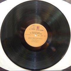 NEIL YOUNG WITH CRAZY HORSE - RUST NEVER SLEEPS-thumb-3