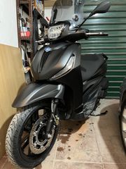 Piaggio Beverly 300i 2024 DEEP BLACK