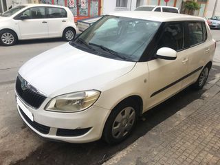Skoda Fabia 2012-thumb-2