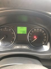 Skoda Fabia 2012-thumb-6