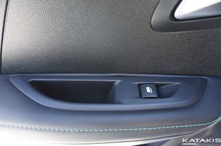 Peugeot 208 2023 Allure, Navi, Clima, Rear Camera, Apple Carplay - Android-thumb-11