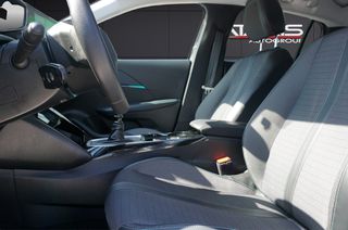 Peugeot 208 2023 Allure, Navi, Clima, Rear Camera, Apple Carplay - Android-thumb-17