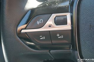 Peugeot 208 2023 Allure, Navi, Clima, Rear Camera, Apple Carplay - Android-thumb-21
