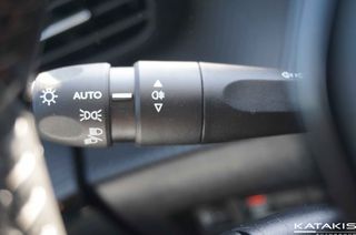Peugeot 208 2023 Allure, Navi, Clima, Rear Camera, Apple Carplay - Android-thumb-23