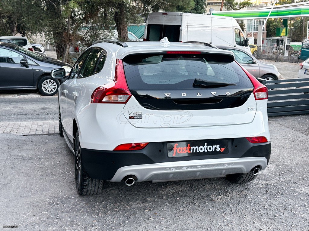 Volvo V40 Cross Country thumbnail 6