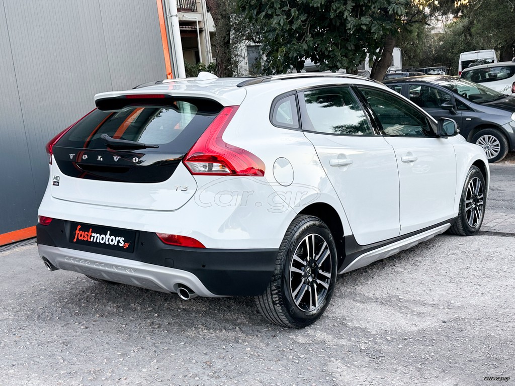 Volvo V40 Cross Country thumbnail 9