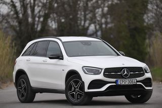 Mercedes-Benz GLC 300 2021 MERCEDES-BENZ GLC 300 de 4MATIC AMG Line (306hp)