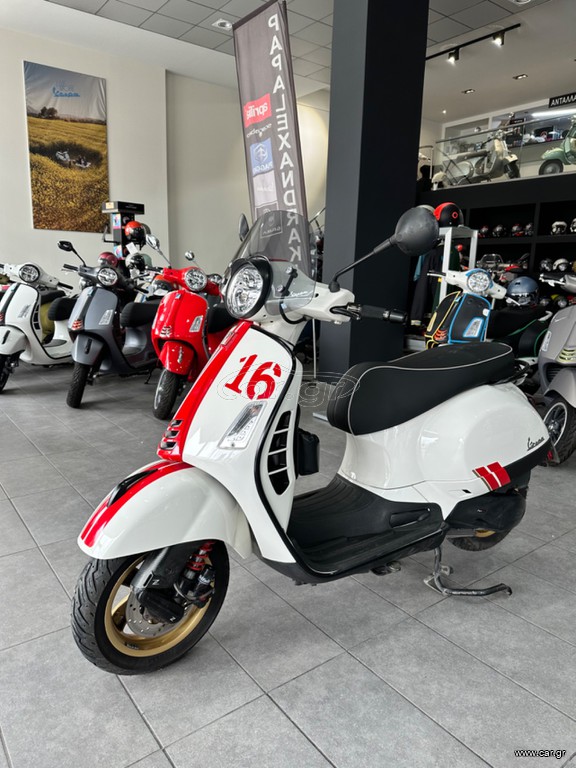 Vespa GTS Super Racing Sixties 300 2020