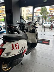 Vespa GTS Super Racing Sixties 300 2020-thumb-3