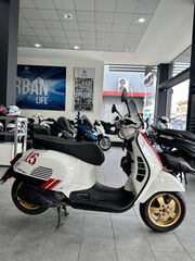 Vespa GTS Super Racing Sixties 300 2020-thumb-4
