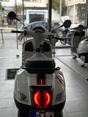 Vespa GTS Super Racing Sixties 300 2020-thumb-6