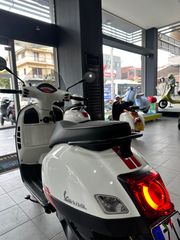 Vespa GTS Super Racing Sixties 300 2020-thumb-7