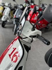 Vespa GTS Super Racing Sixties 300 2020-thumb-10