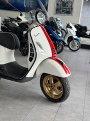 Vespa GTS Super Racing Sixties 300 2020-thumb-12