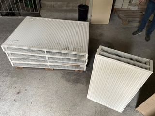 Πωλούνται σώματα καλοριφέρ panel (4x 22 900x1200 & 1x 33 900x500)