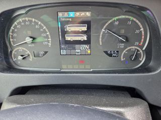 Mercedes-Benz 2016 TRAVEGO   15 RHD-thumb-4