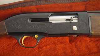 Beretta A301 Calibre 12 - Δερμάτινη Θήκη - Χρυσοσκάνδαλη - Άριστη Κατάσταση με Πλήρες Σετ Καθαρισμού