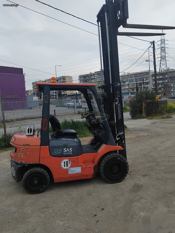 Toyota 2000 7FDF25