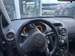 Opel Corsa 2012-thumb-1