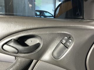 Ford Focus 2004-thumb-19