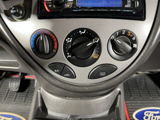 Ford Focus 2004-thumb-18