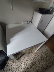 Τραπέζι τετράγωνο λευκό