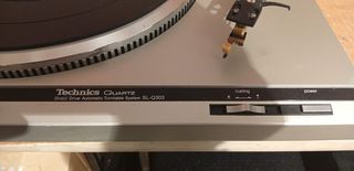 TECHNICS SL-Q303...Direct Drive-thumb-1