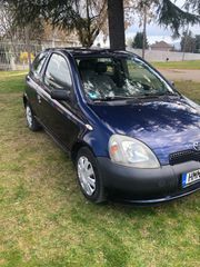 Toyota Yaris 2000 1000CC-thumb-1