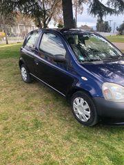 Toyota Yaris 2000 1000CC-thumb-2
