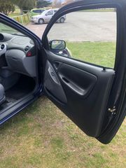 Toyota Yaris 2000 1000CC-thumb-6