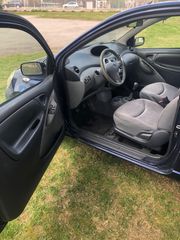 Toyota Yaris 2000 1000CC-thumb-10