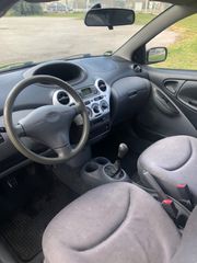 Toyota Yaris 2000 1000CC-thumb-12
