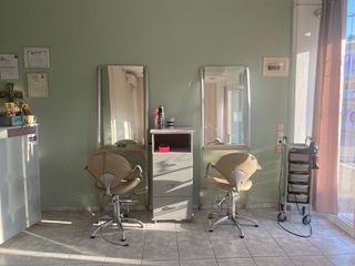 Κομμωτήριο πλήρες εξοπλισμένο