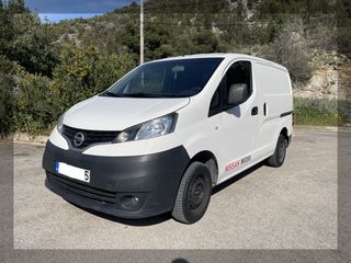 Κλούβα Nissan 2019 NV 200 με 2 πλαϊνές συρόμενες πόρτες και τζάμι στην πίσω