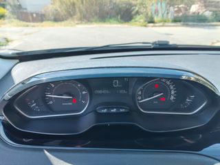 Peugeot 208 2018-thumb-10