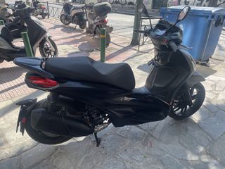 Piaggio Beverly 300 2024 DEEP BLACK-thumb-1