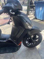 Piaggio Beverly 300 2024 DEEP BLACK-thumb-12