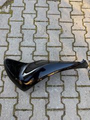 Αριστερή εξωτερική ποδιά από HONDA SH125 μαύρη (64303-K0R-D000)