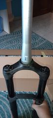 Ανάρτηση Rockshox Recon rl με χειρισμό στο τιμόνι και άξονα 15*110 boost through axle με πρόσφατο σέρβις