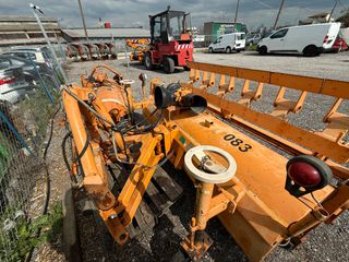 Σάρωθρο Unimog 2003 Άμεσα διαθέσιμες με κίνηση από partikof-thumb-3
