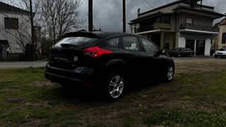 Ford Focus 2015-thumb-1