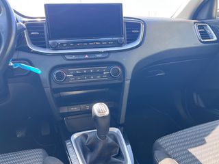 Kia Ceed / cee'd 2022 Vision 1.6 CRDi Mild Hybrid 48V (MHEV)-thumb-39
