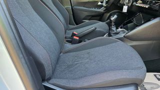 Peugeot 2008 2025 1.2 PURETECH 102 style-thumb-32