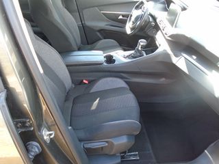 Peugeot 3008 2019 1.5 BLUEHDI 130 ALLURE EAT8-thumb-17