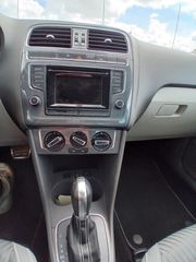 Volkswagen Polo 2015-thumb-12