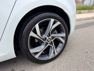 Renault Megane 2018 Gt-thumb-33