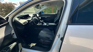 Peugeot 3008 2018-thumb-12