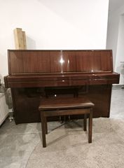 Πωλείται όρθιο πιάνο Yamaha M1J με εγγύηση και σκαμπό