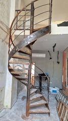 Σιδερένια κυκλική σκάλα