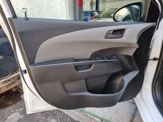 Chevrolet Aveo 2014 1.4 LT-thumb-7